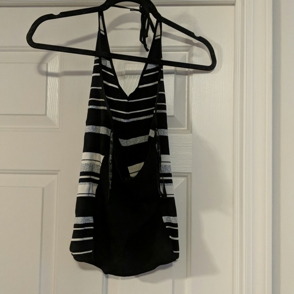 Arden B Black/ white top - Like New! - Picture 3 of 5